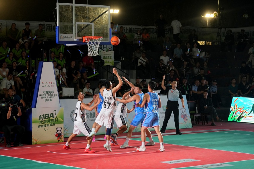 四川省第二屆和美鄉村籃球大賽（村BA）總決賽比賽現場。主辦方供圖