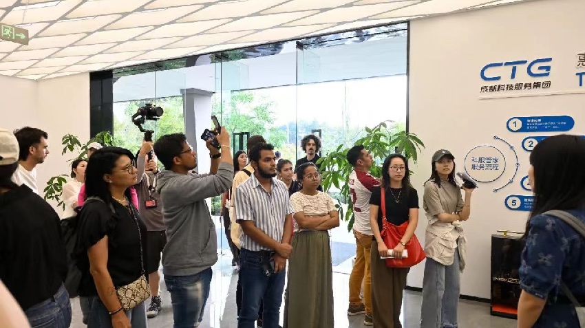 9月23日，由阿根廷、巴西、哥倫比亞等國記者組成的拉美國家媒體團來到國際田園生態商務區參觀。蒲江縣委宣傳部供圖