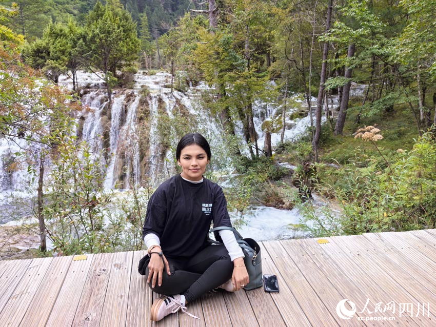 融入美景，稍事休息。人民網記者 劉海天攝