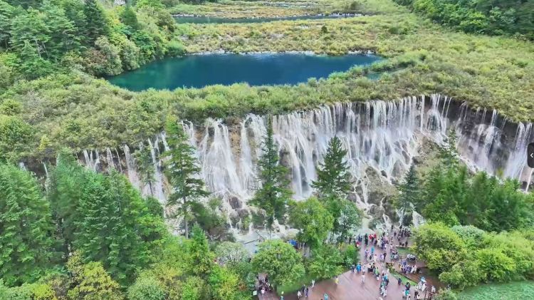 諾日朗瀑布。九管局供圖