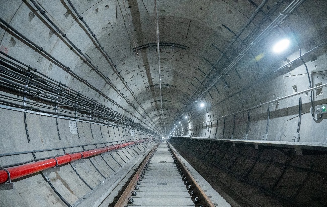 軌排精調技術。成都軌道集團供圖