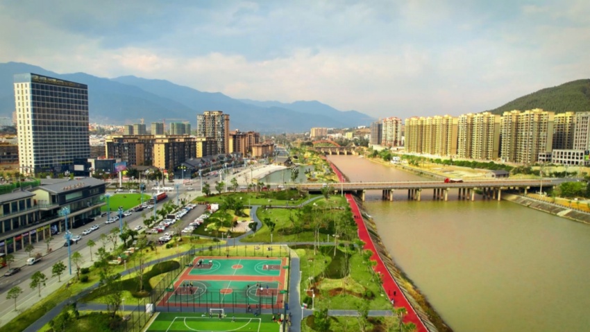 航拍德昌濱河路。德昌縣委宣傳部供圖