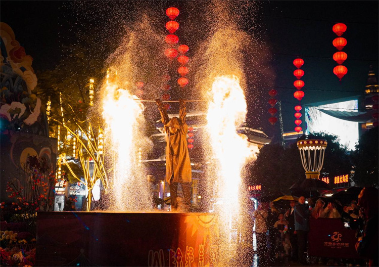 非遺火壺表演。主辦方供圖