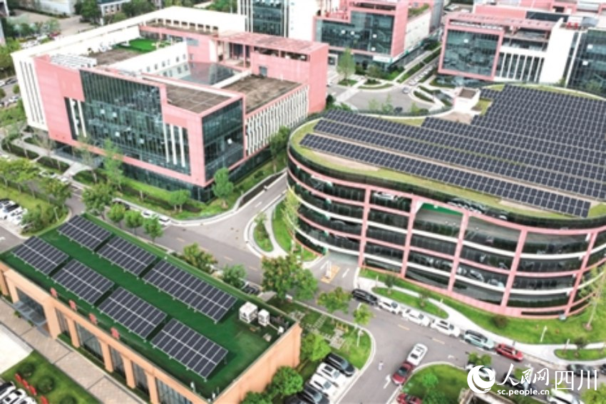 位于眉山天府新區視高街道視高鋪社區的光儲充一體化項目。李幸攝