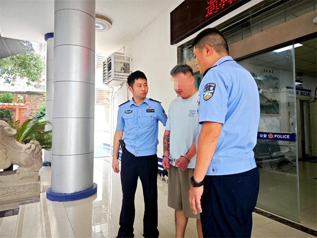 嫌疑人張某某被警方逮捕。劉云濤供圖