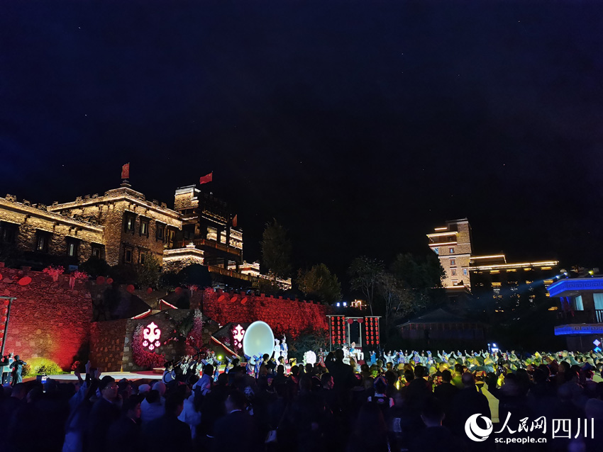 品牌之夜，入夢古羌。人民網記者 劉海天攝