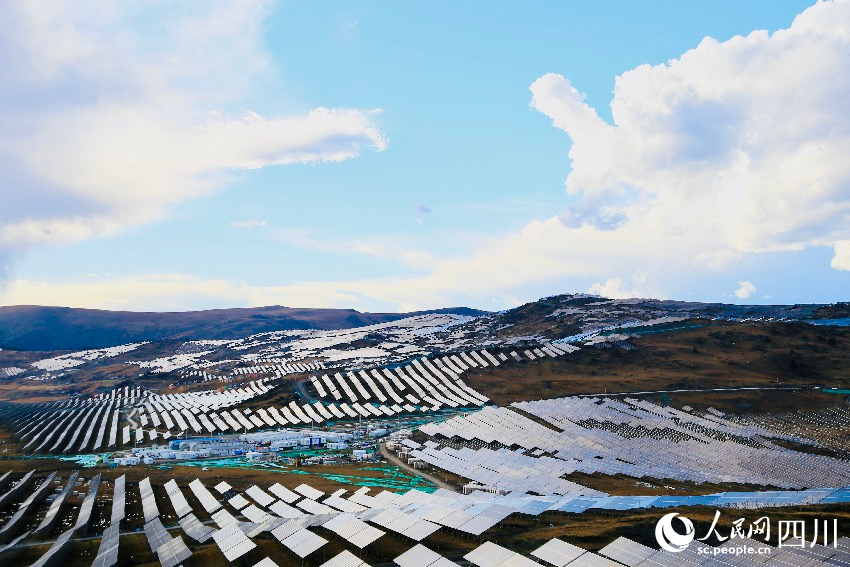 光伏基地。人民網記者 朱虹攝