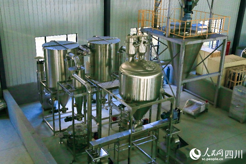 康巴圣德公司正在新建的生產線。人民網記者 朱虹攝