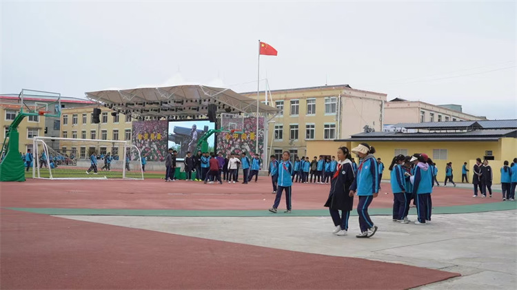 改造后的學校。若爾蓋縣融媒體中心供圖