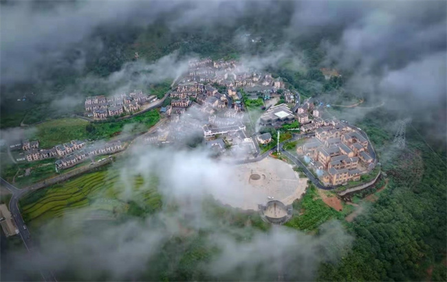 俯瞰西昌市海南街道白廟村。沙馬爾哈供圖