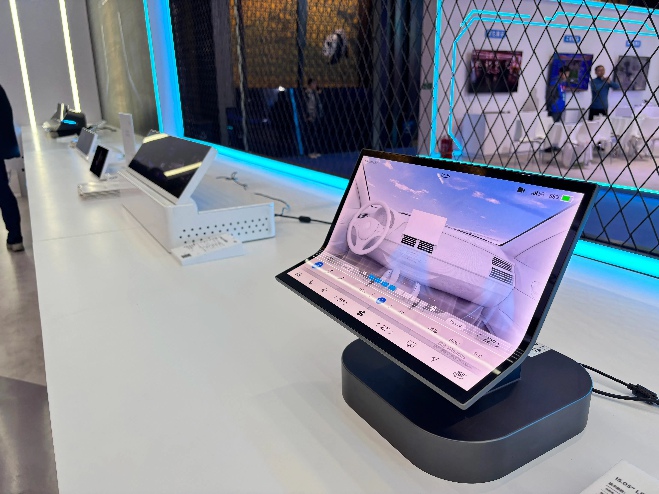 車載折疊屏。李岢洋攝