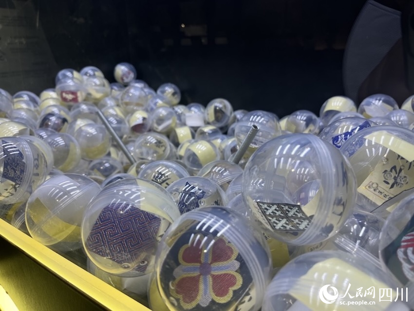 錦運扭蛋。人民網記者 郭瑩攝