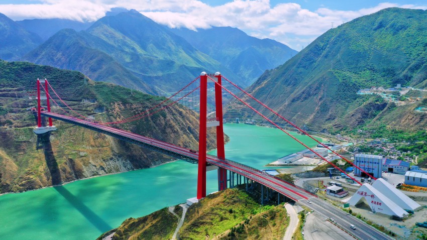 雅康高速公路瀘定大渡河大橋。蜀道集團供圖