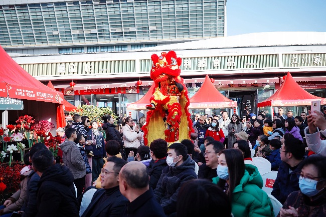 活動現場嘉賓與觀眾?；顒臃焦﹫D