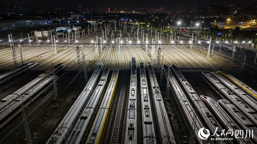 蓄勢待發。熊能攝