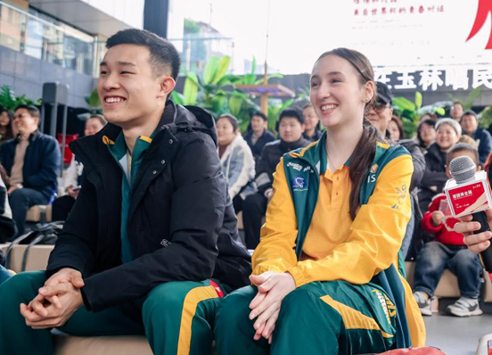 你來成都打比賽，我在玉林唱“民謠”