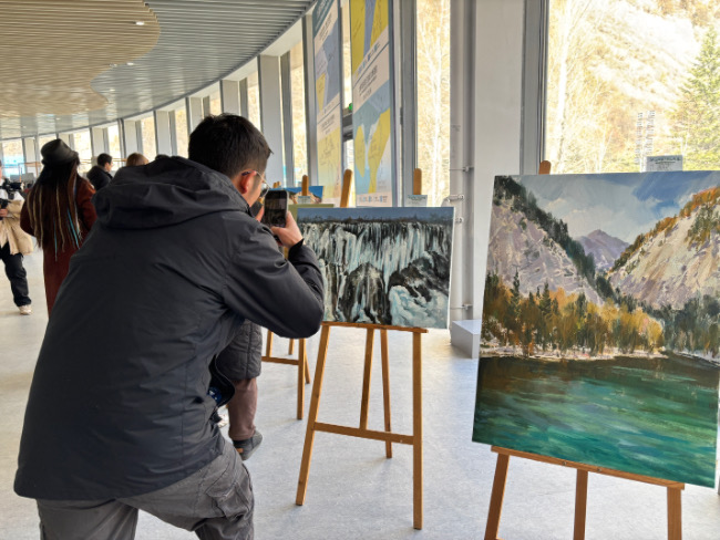 現場畫展。李岢洋攝