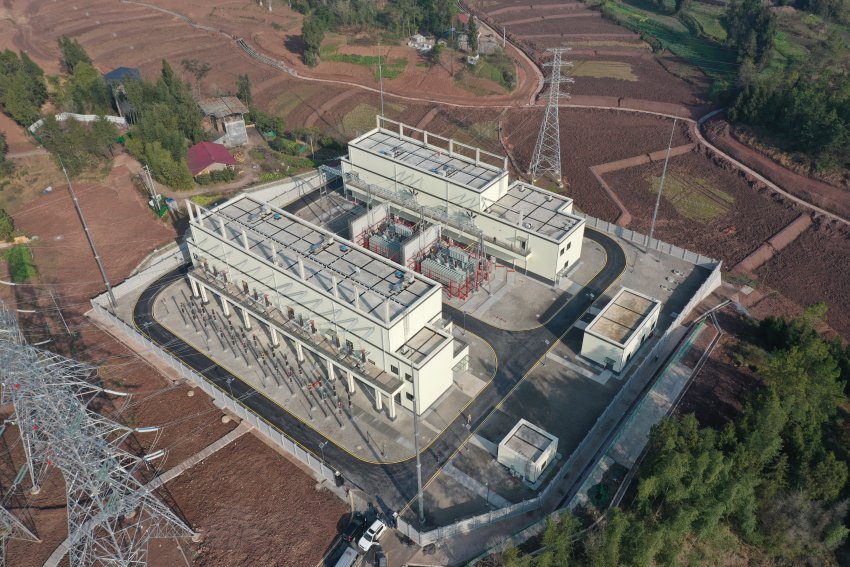 建成投運的達州開江220千伏輸變電工程現場。國網達州供電公司供圖