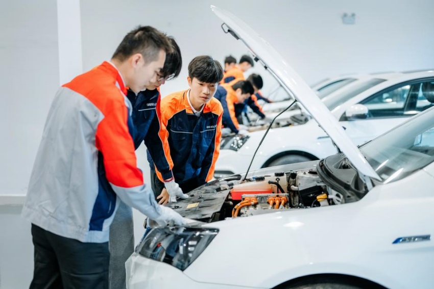 新能源汽車綜合實訓課。吉利學院供圖