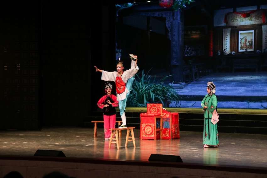 川劇演出《滾燈》。受訪者供圖