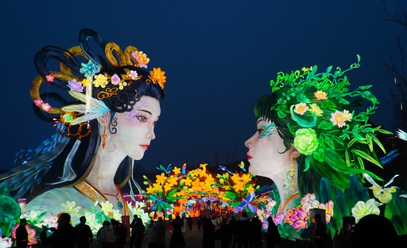 “非遺賀新春—點亮中國燈”全國主會場活動暨第31屆自貢國際恐龍燈會現場。人民網記者 趙祖樂攝