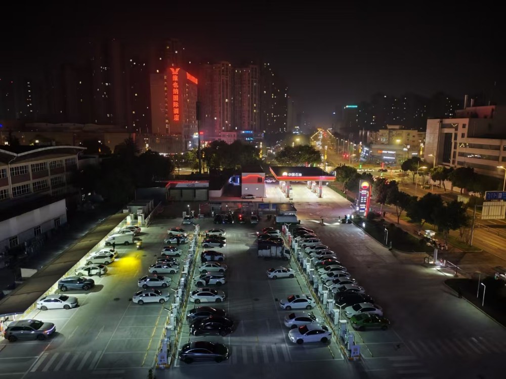 中國石油在川最大超級充電站現場。劉智勇攝