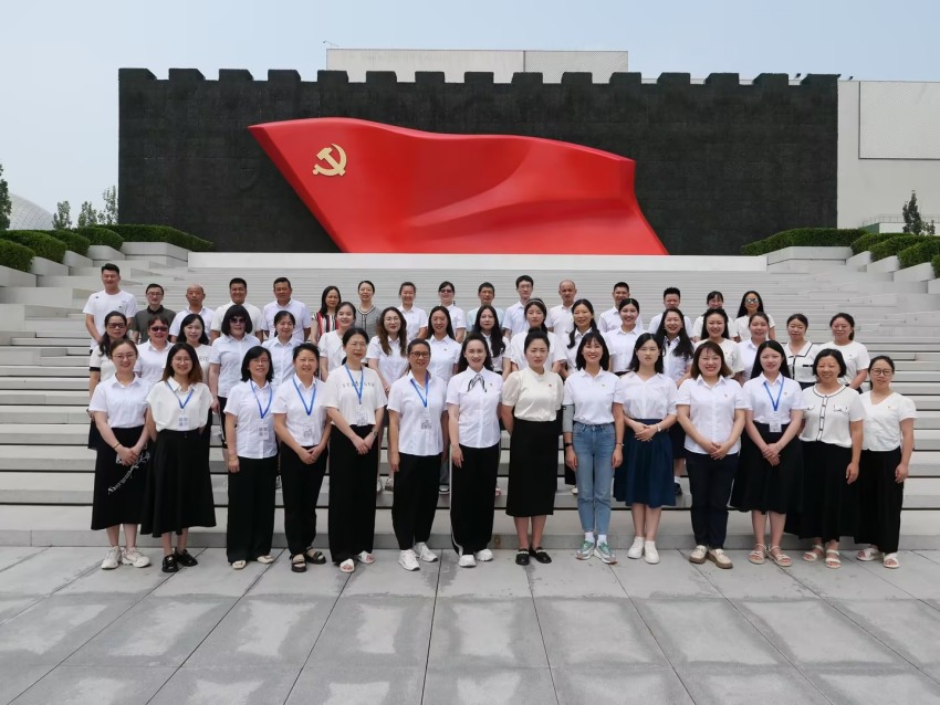 定期開展骨干教師隊伍外出輪訓工作。瀘州市職業技術學校供圖