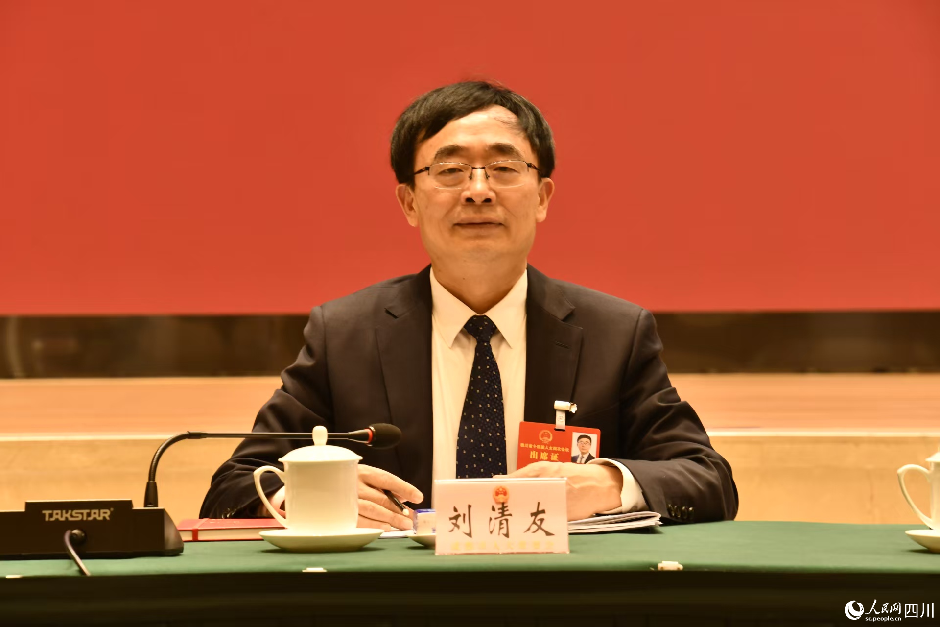 四川省人大代表、成都理工大學黨委書記劉清友。人民網記者 張玉琳攝