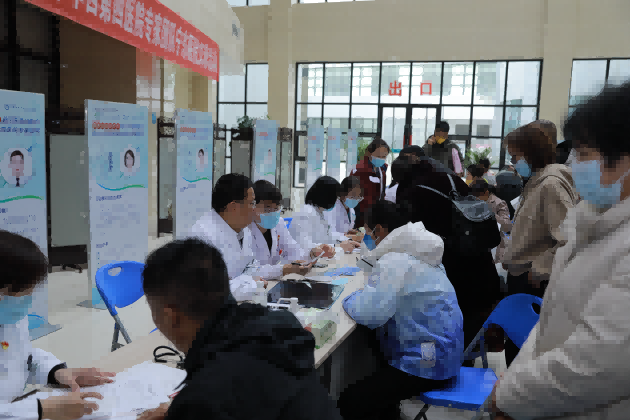 華西第四醫院國家巡回醫療隊寧東醫院義診現場。華西第四醫院供圖