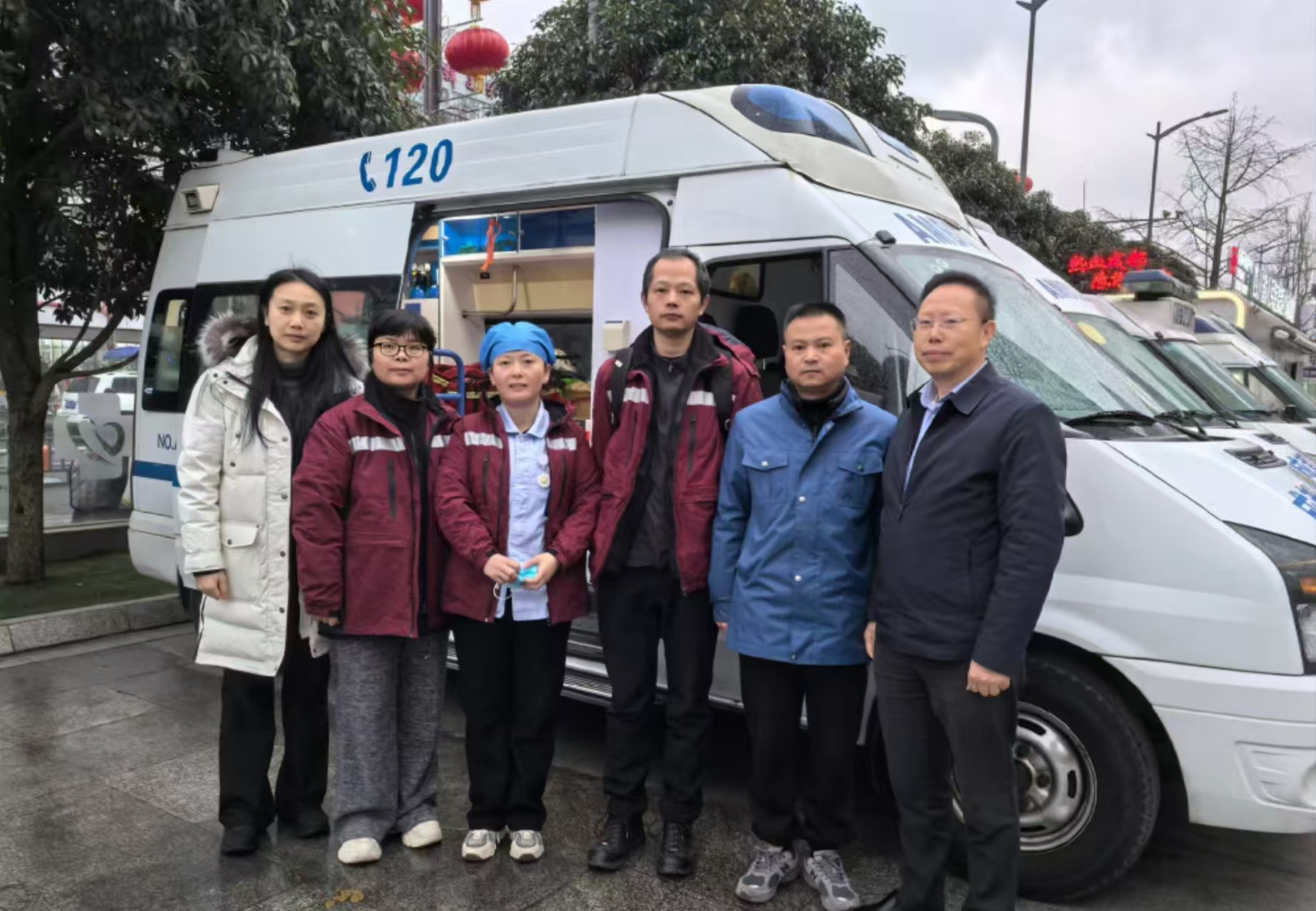 四川省人民醫院首批救援小分隊緊急馳援筠連。醫院供圖