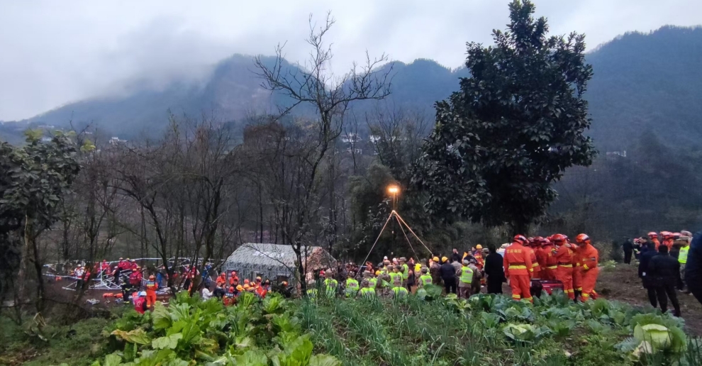 筠連縣沐愛鎮山體滑坡救援正有序進行。宜賓融媒供圖