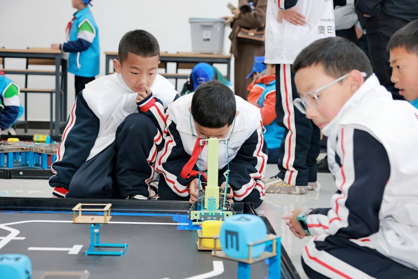 甘孜州學生信息素養提升實踐活動。甘孜州教育和體育局供圖