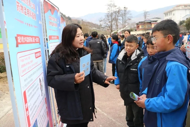 現場科普講解。甘洛縣委禁毒辦供圖供圖
