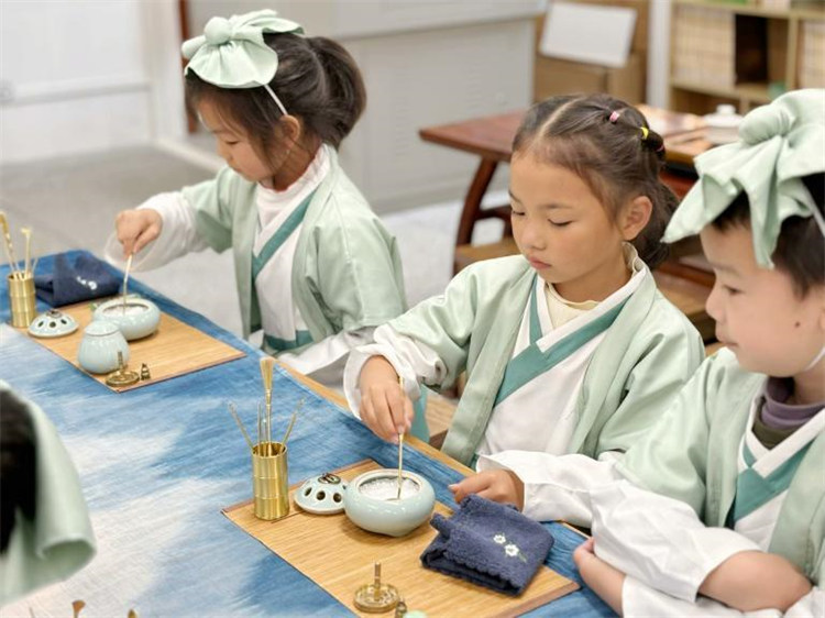 香事社團上實踐課。東坡小學供圖