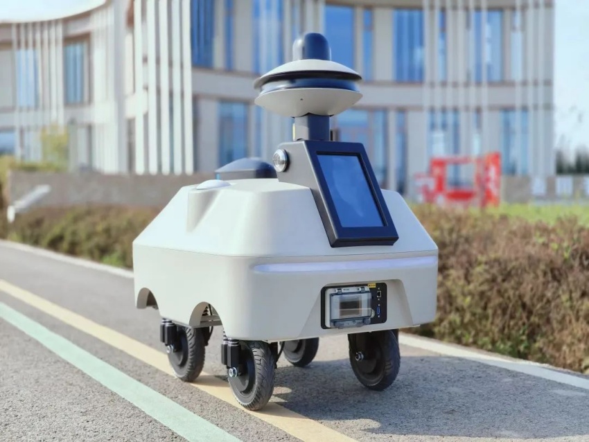 “小胖”搭載了多線程激光雷達與DeepSeek深度學習算法。成都市農業農村局供圖