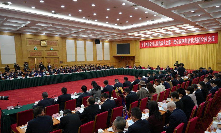 四川代表團舉行開放團組會議