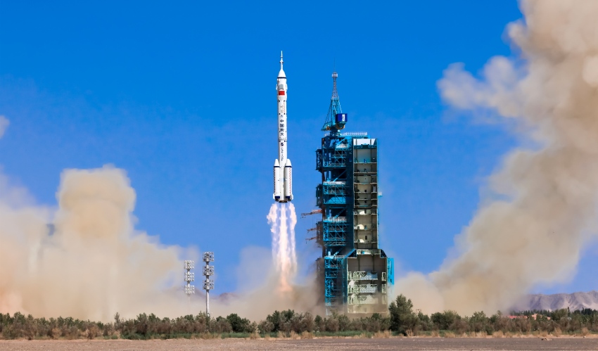 “瀘州造”火工產品助力“神舟十九號”擺渡天河 。圖片來源：新華社