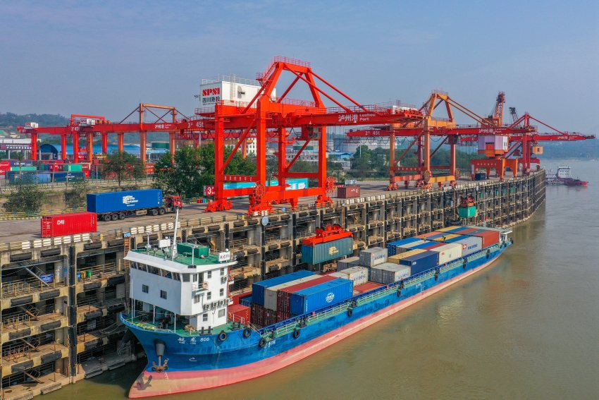瀘州港國際集裝箱碼頭。牟科攝