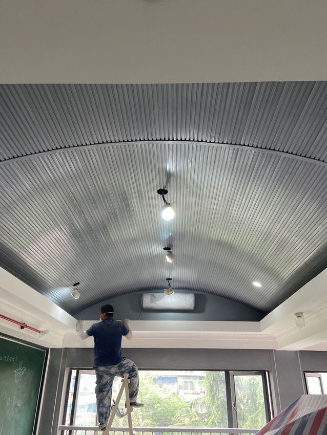 改造中的花園飯店。城投俠客島供圖