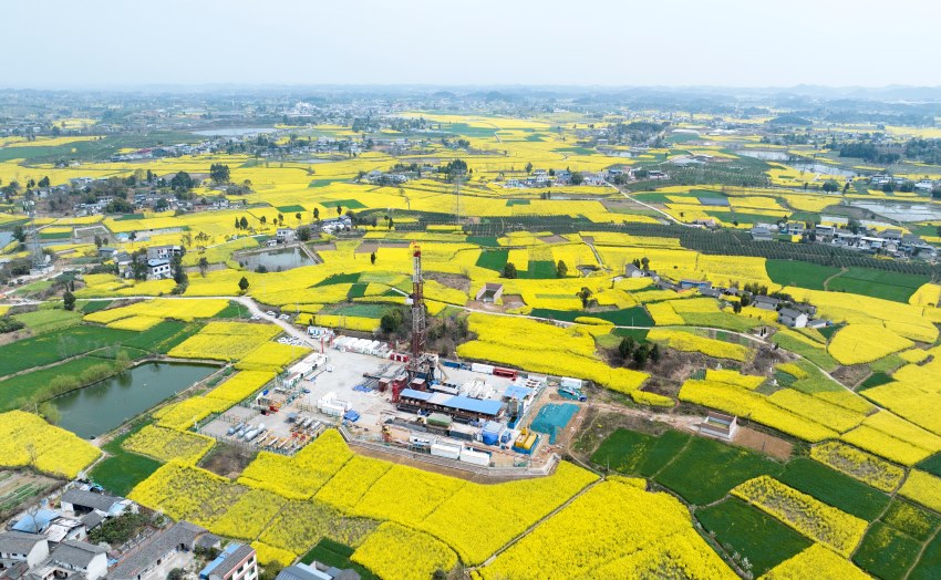 新盛101井鉆采同步 。宋軍攝