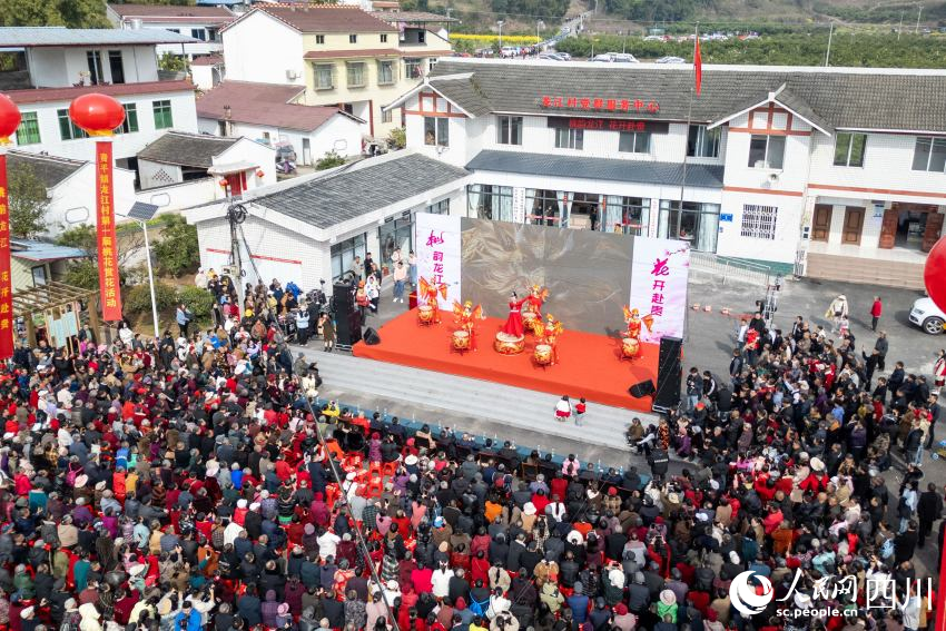 3月21日，四川天府新區眉山片區貴平鎮龍江村首屆賞花活動開幕式現場。翁光建攝