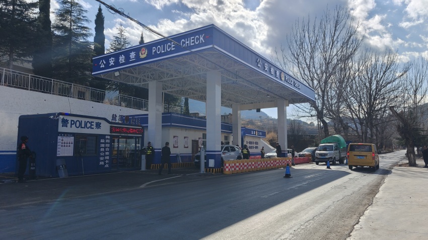 涼山州鹽源縣梅雨環川綜合查緝卡點。陳萱攝