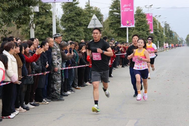 在玫瑰大道上奔跑。