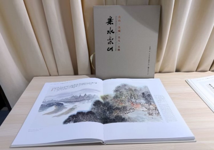 捐贈書籍。代玉巍供圖