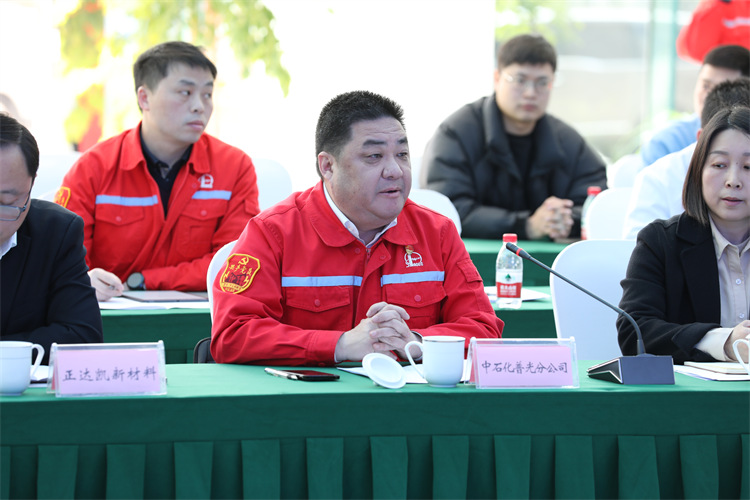 企業代表發言。