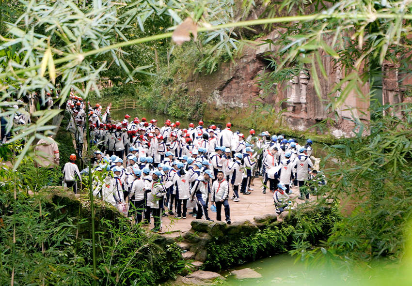 “循跡眉山 師法東坡——跟著東坡去研學”主題實踐活動現場。成都七中育才學校（東湖校區）供圖