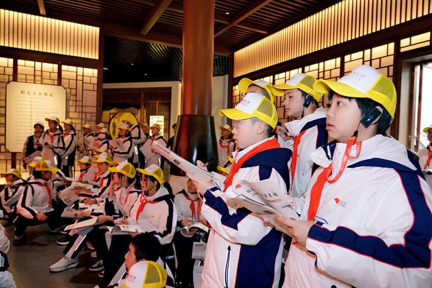 “循跡眉山 師法東坡——跟著東坡去研學”主題實踐活動現場。成都七中育才學校（東湖校區）供圖