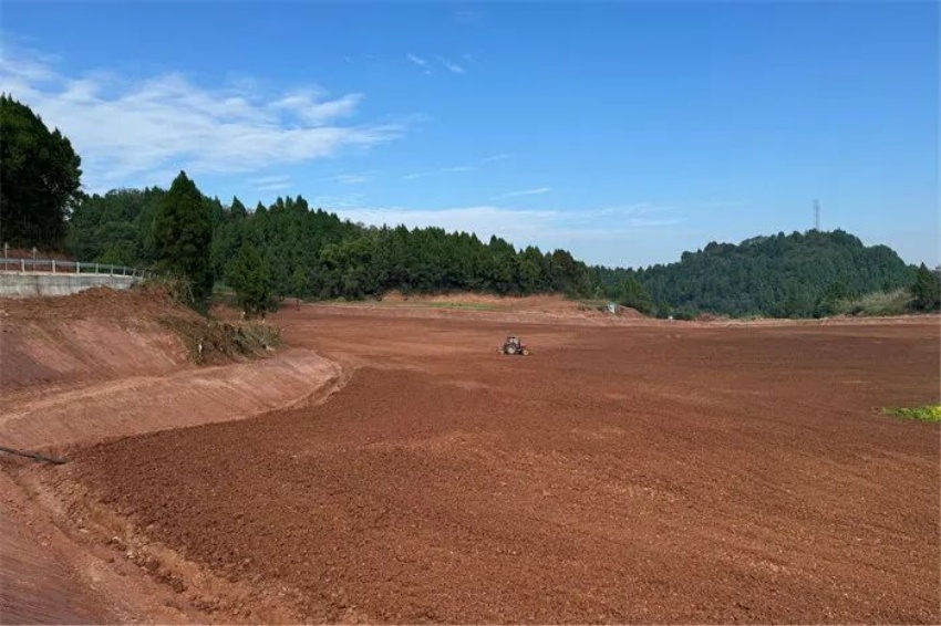 長五村高標準農田改造中。遂寧經開區委宣傳部供圖