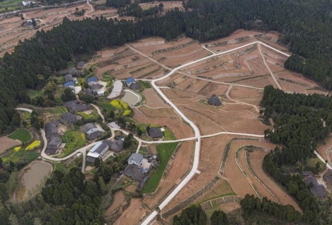 劍閣縣劍門關鎮機耕示范片鳥瞰圖。