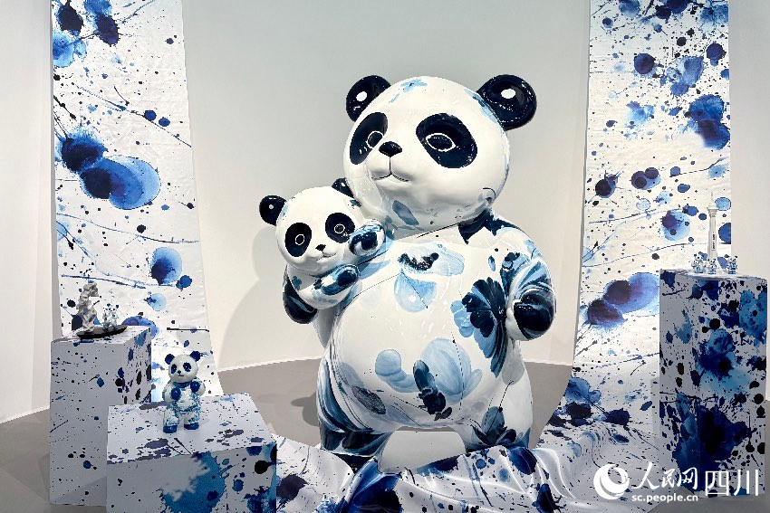 “熊貓家園·全球共賞”國際創意聯展現場。人民網記者 朱虹攝